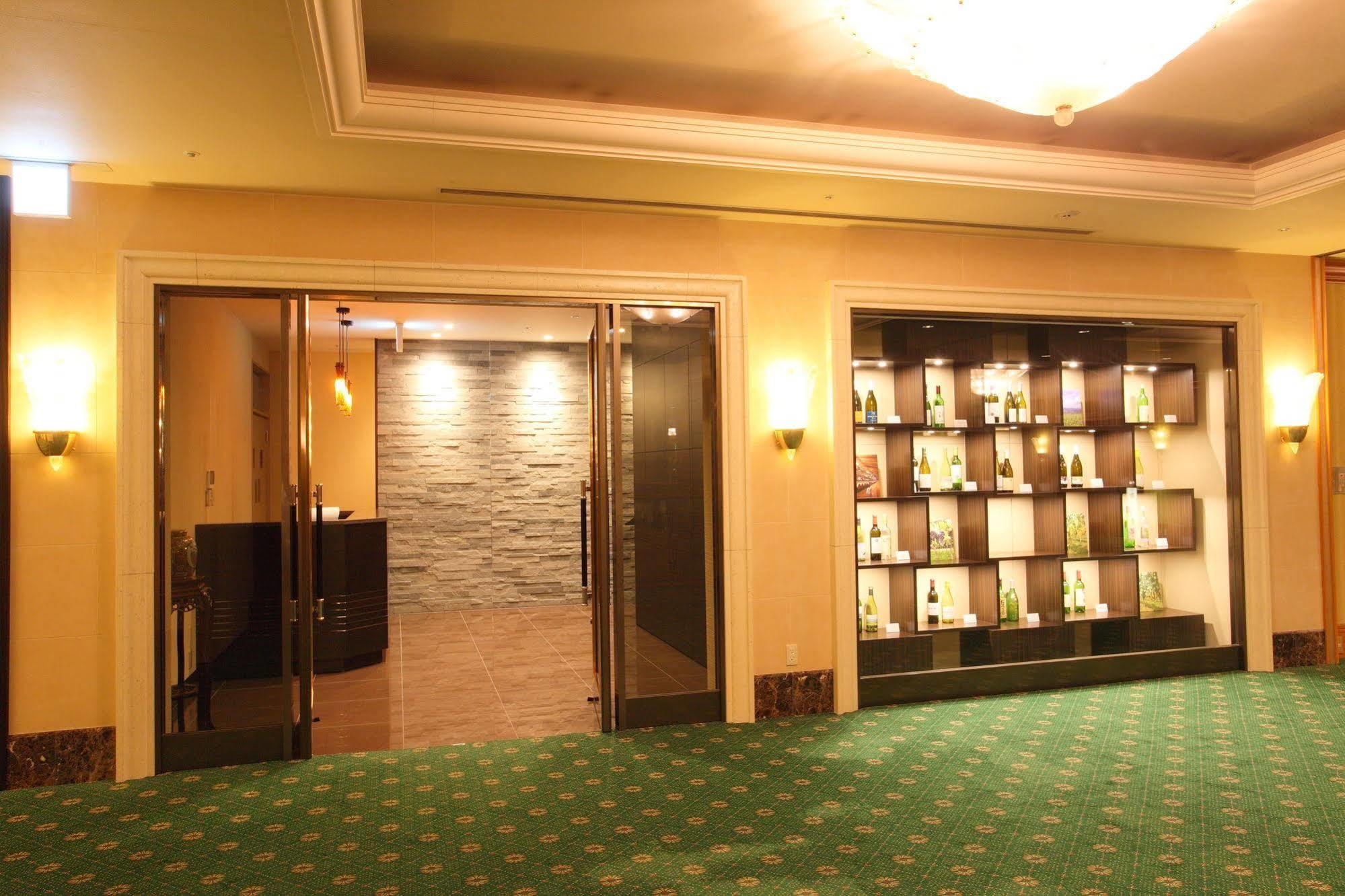 Metropolitan Hotel 4*